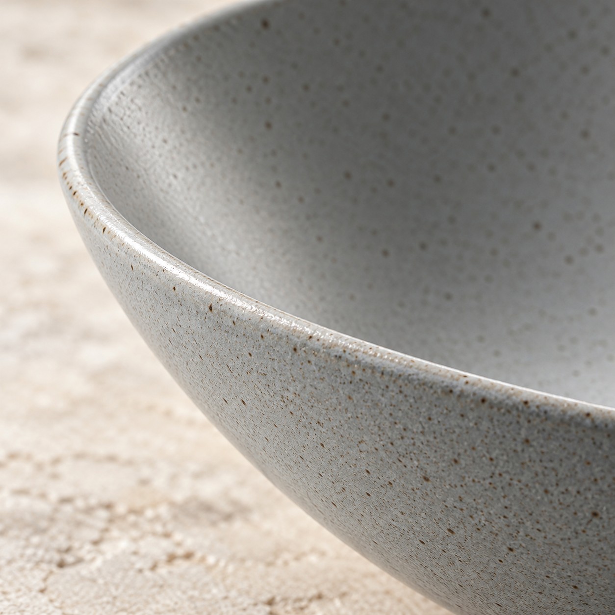 Detalle del borde y acabado de Plato hondo Moon 21,7 cm