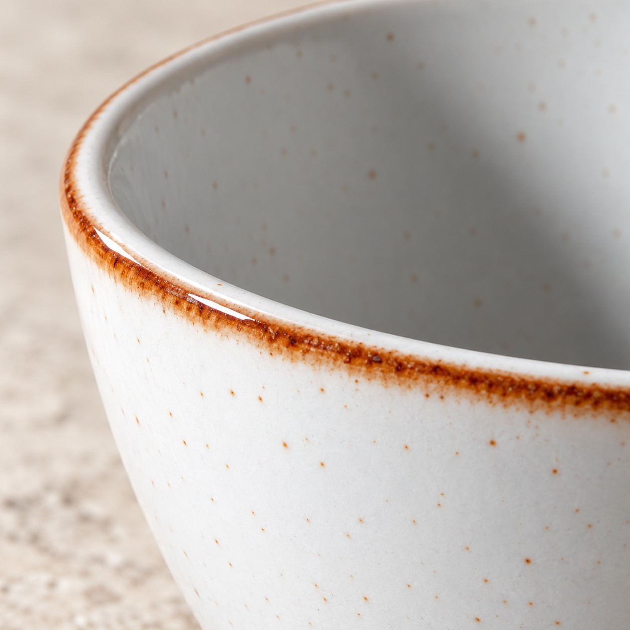 Detalle del borde y acabado de Taza de té Artisan Beige 26 cl